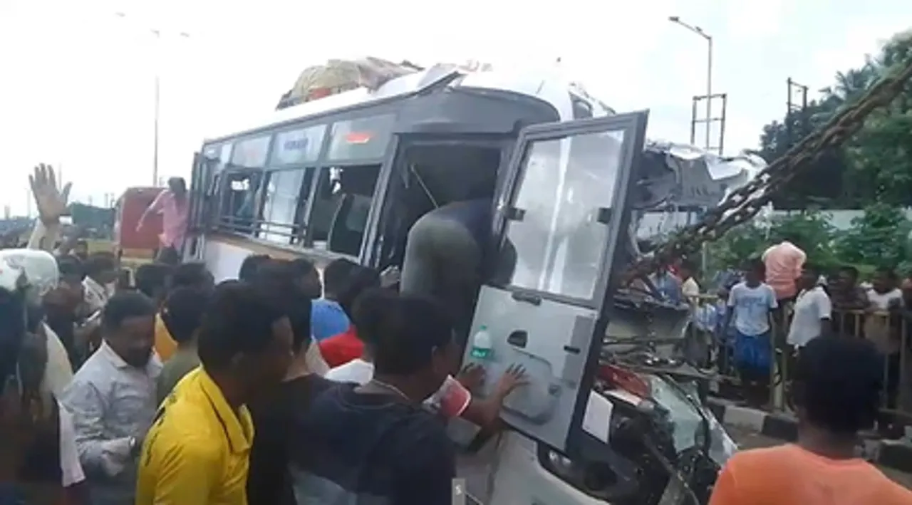 पश्चिम बंगाल के बर्धमान में बस हादसा, 10 यात्रियों की मौत हुई