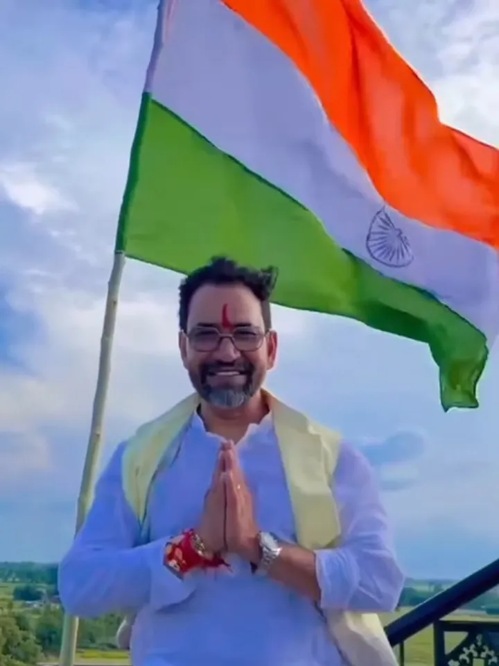 देशभक्ति के रंग में रंगे भोजपुरी सितारे, निरहुआ ने लहराया तिरंगा तो, अक्षरा सिंह ने गाया 'भारत की मिट्टी' गीत