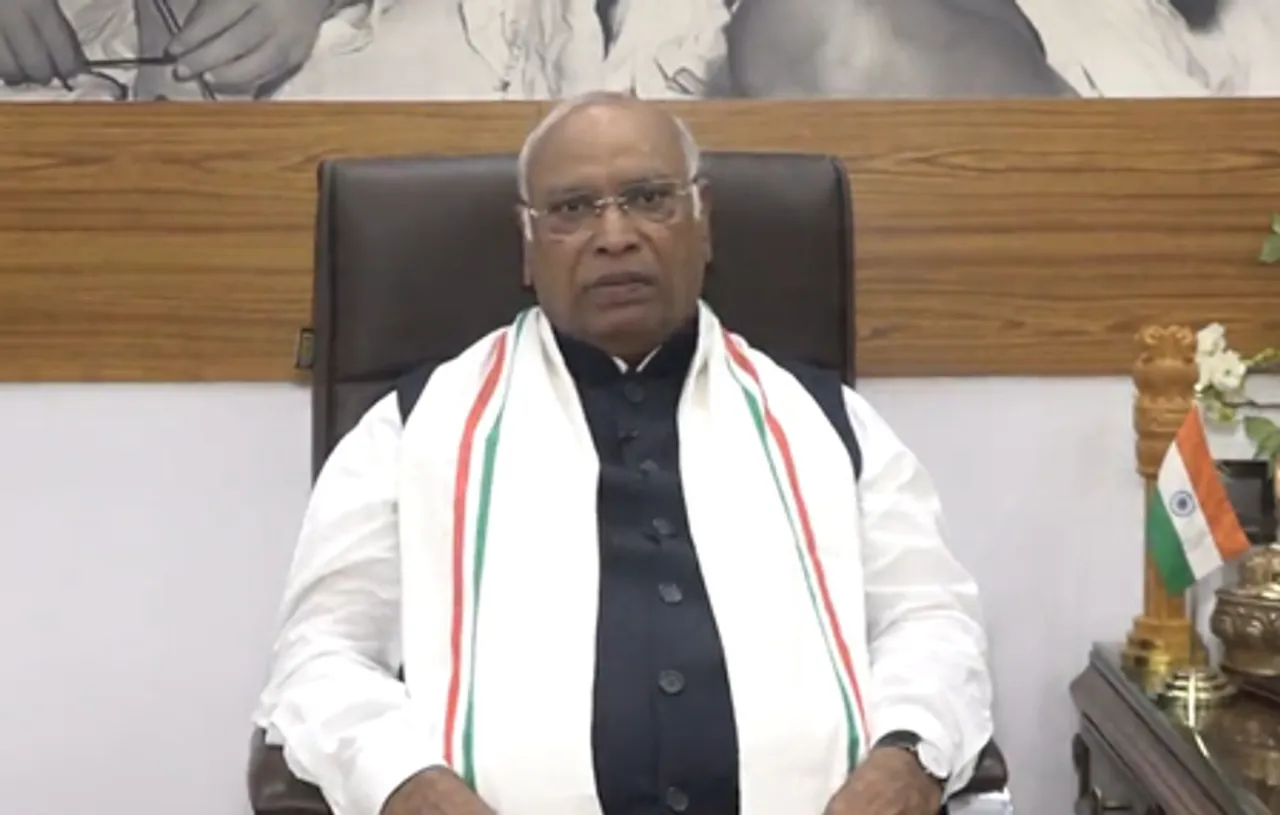 मल्लिकार्जुन खड़गे का केंद्र सरकार पर हमला, बोले- यह चुनाव जीतने की नहीं, लोकतंत्र बचाने की लड़ाई