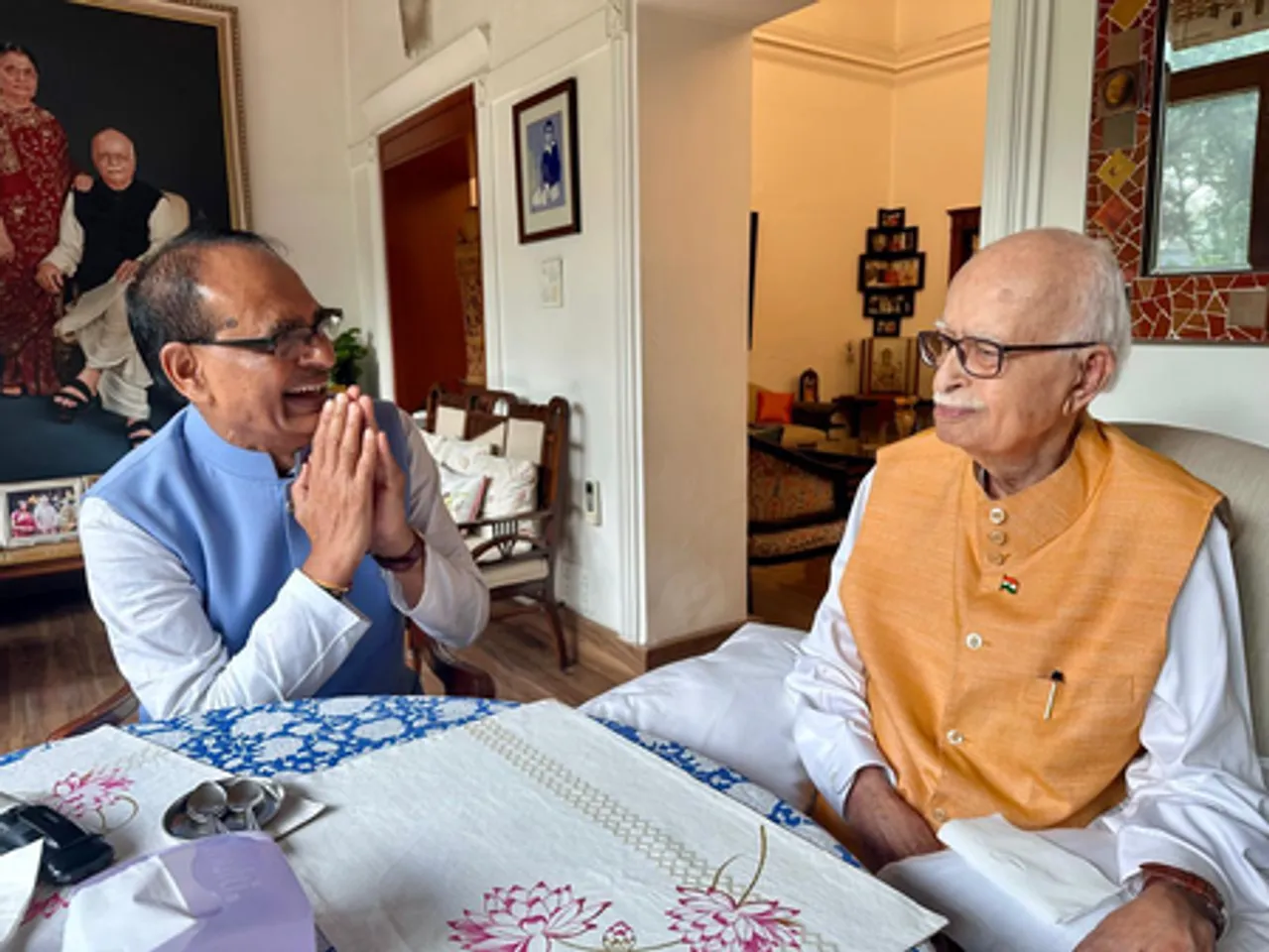 शिवराज सिंह चौहान ने स्वतंत्रता दिवस पर लालकृष्ण आडवाणी से की मुलाकात, लिया आशीर्वाद