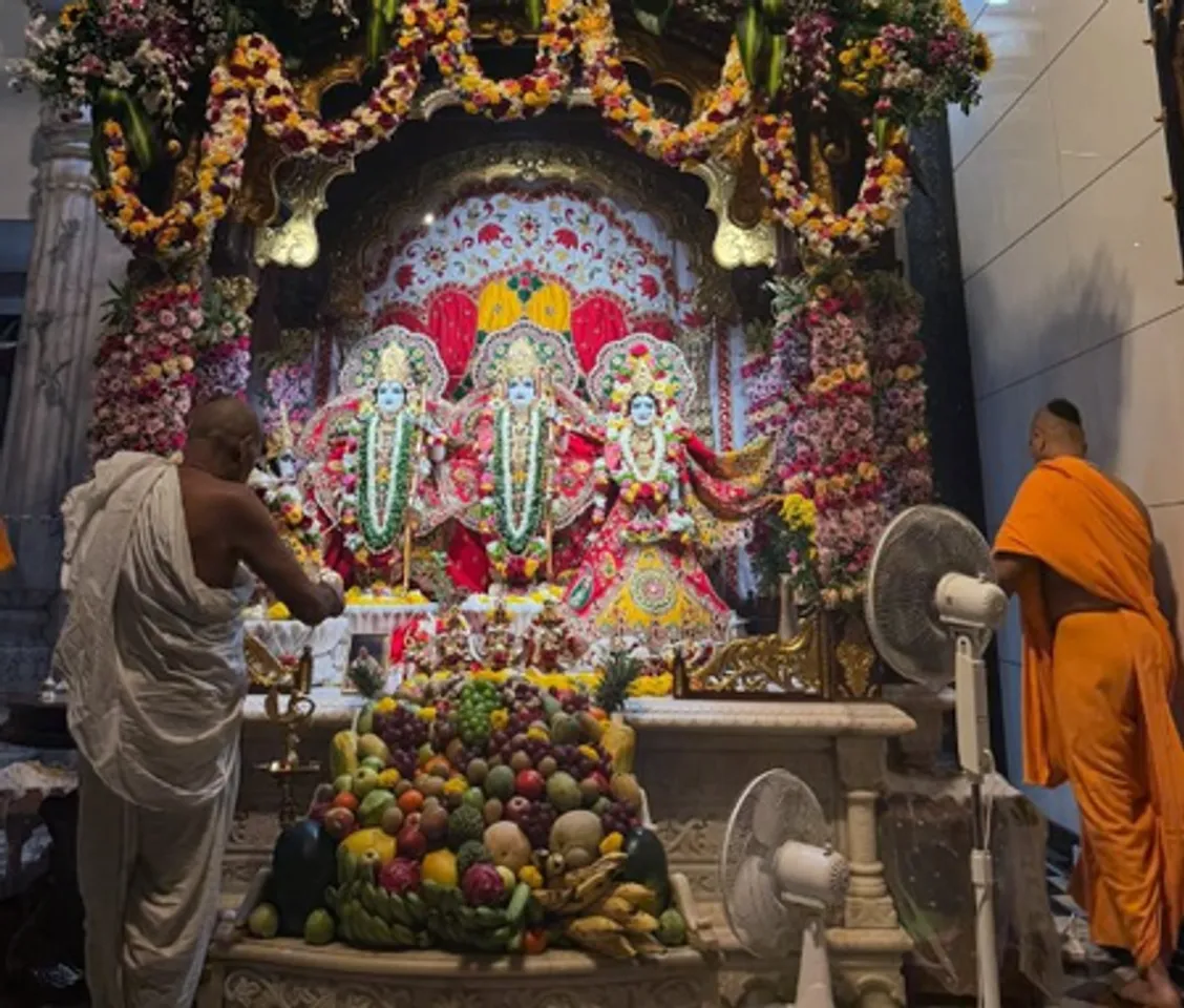 जन्माष्टमी के पावन अवसर पर मनीष मल्होत्रा ने इस्कॉन मंदिर में की भक्ति, बोले- 'यह दिव्य अनुभव'