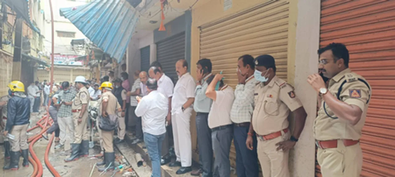 बेंगलुरु : फ्लोर मैट गोदाम में आग लगने से दो लोगों की मौत हुई