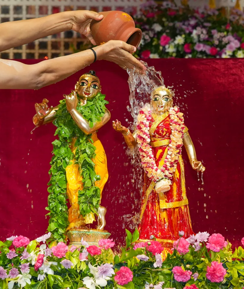 जन्माष्टमी पर करें ये आसान वास्तु उपाय, श्रीकृष्ण की कृपा से भर जाएगा जीवन