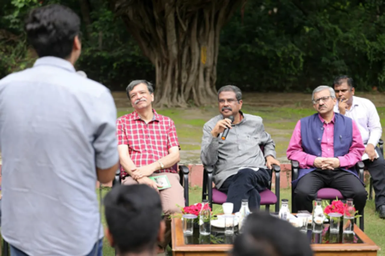हमारे आईआईटी संस्थान 'आत्मनिर्भर भारत' की आधारशिला बनेंगे : धर्मेंद्र प्रधान
