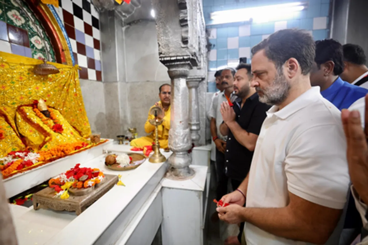 राहुल गांधी पहुंचे औरंगाबाद के देव सूर्य मंदिर, पूजा अर्चना कर दूसरे दिन यात्रा की शुरुआत की