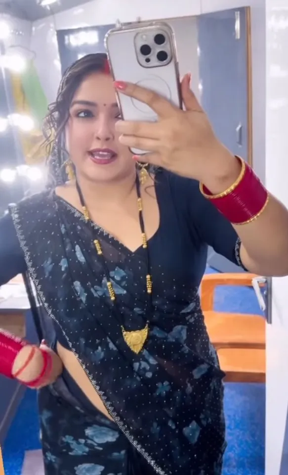 आम्रपाली दुबे ने 'बीड़ी' गाने पर लगाए ठुमके, फैंस बोले- 'कहर ढा दिया आपने!'