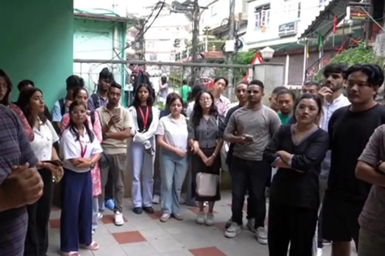 सिक्किम विश्वविद्यालय में नेपाली को विदेशी भाषा कहने पर हंगामा, हिरासत में छात्र