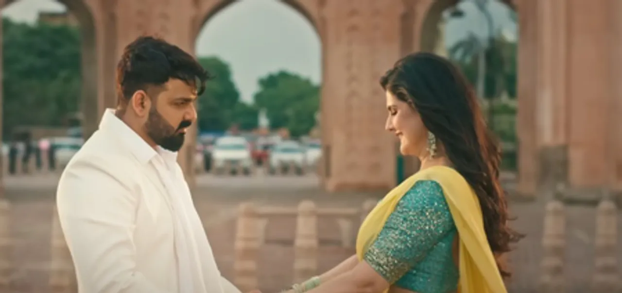 पवन सिंह का गाना 'प्यार में हैं हम' रिलीज, जरीन खान संग कैंडल लाइट डिनर और रोमांटिक रेन डांस करते आए नजर