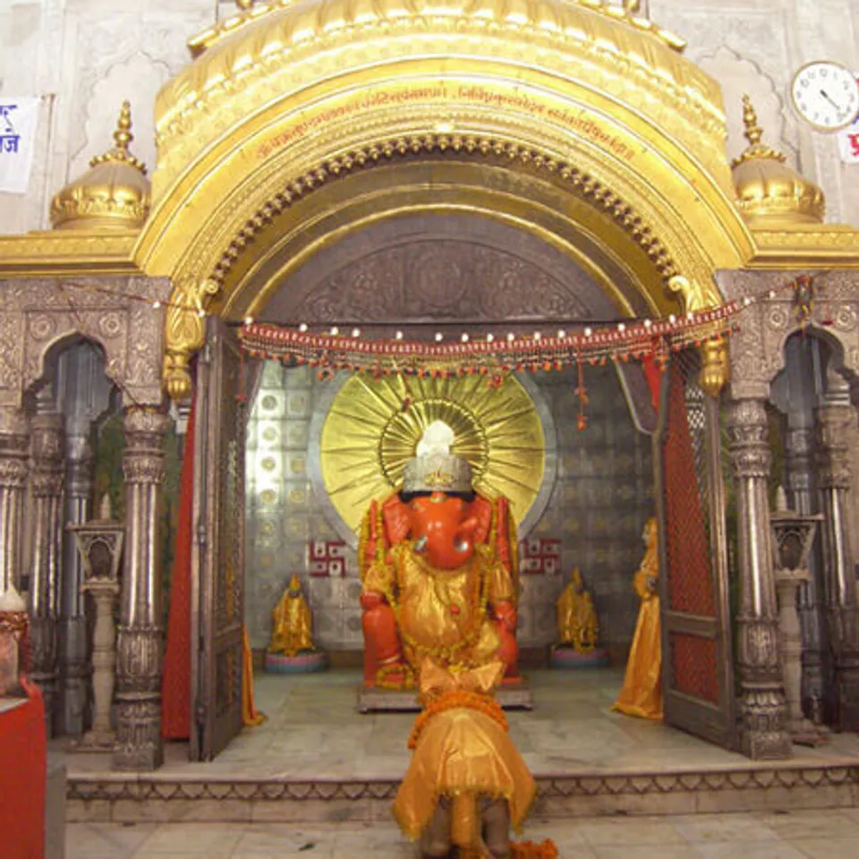 मोती की बूंद जैसी दिखने वाली पहाड़ी पर विराजमान दाहिने सुड़ वाले गणपति, अनोखी है राजस्थान के इस मंदिर की मान्यता