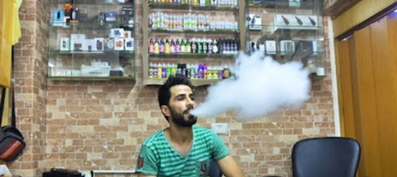 UK-based review finds youth vaping linked to increased health risks, future smoking