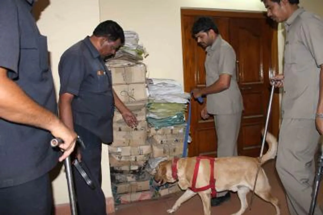 दिल्ली के 6 स्कूल को बम से उड़ाने की धमकी मिली,  पुलिस और बम निरोधक दस्ता मौके पर