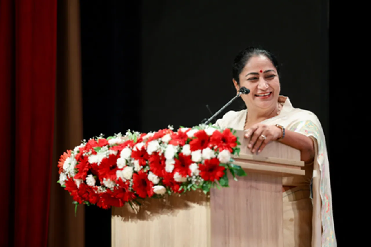 मुझे तूफानों से जूझने की आदत, असुरी शक्तियों से डरने वाली नहीं : सीएम रेखा गुप्ता