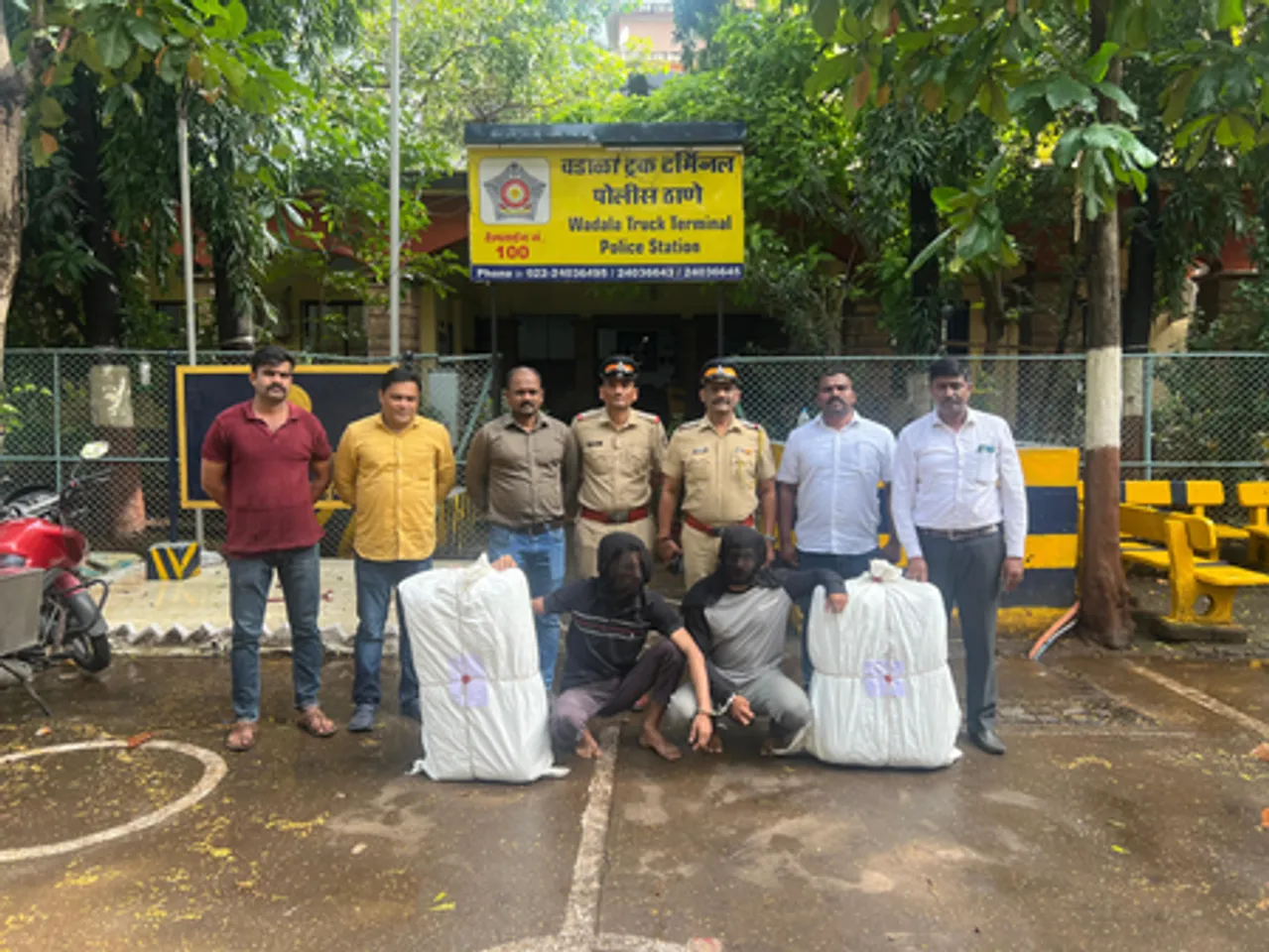 मुंबई पुलिस ने दो ड्रग सप्लायर को किया गिरफ्तार, 51 किलो गांजा बरामद
