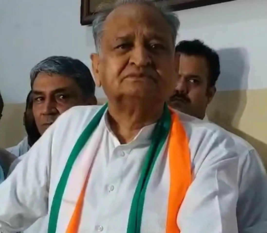 राजस्थान : उपराष्ट्रपति पद से इस्तीफे के बाद धनखड़ के दिखाई नहीं देने पर गहलोत ने उठाए सवाल
