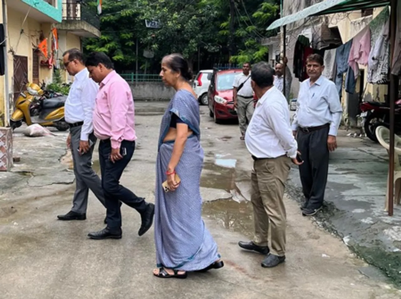 नोएडा सेक्टर-31 में छत गिरने से मचा हड़कंप, जर्जर भवनों को तुरंत खाली करने का दिया सुझाव