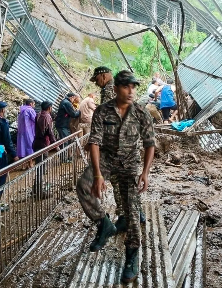 कटरा भूस्खलन: कल जम्मू में सभी सरकारी दफ्तर और स्कूल रहेंगे बंद, सीएम अब्दुला और एलजी सिन्हा ने क्या कहा?