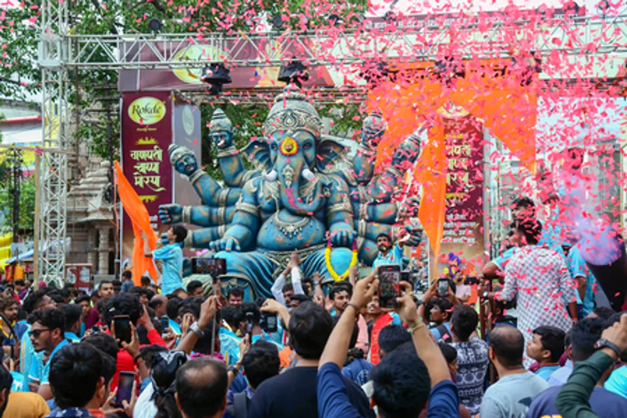 Nagpur: Devotees Carry Lord Ganesha Idol