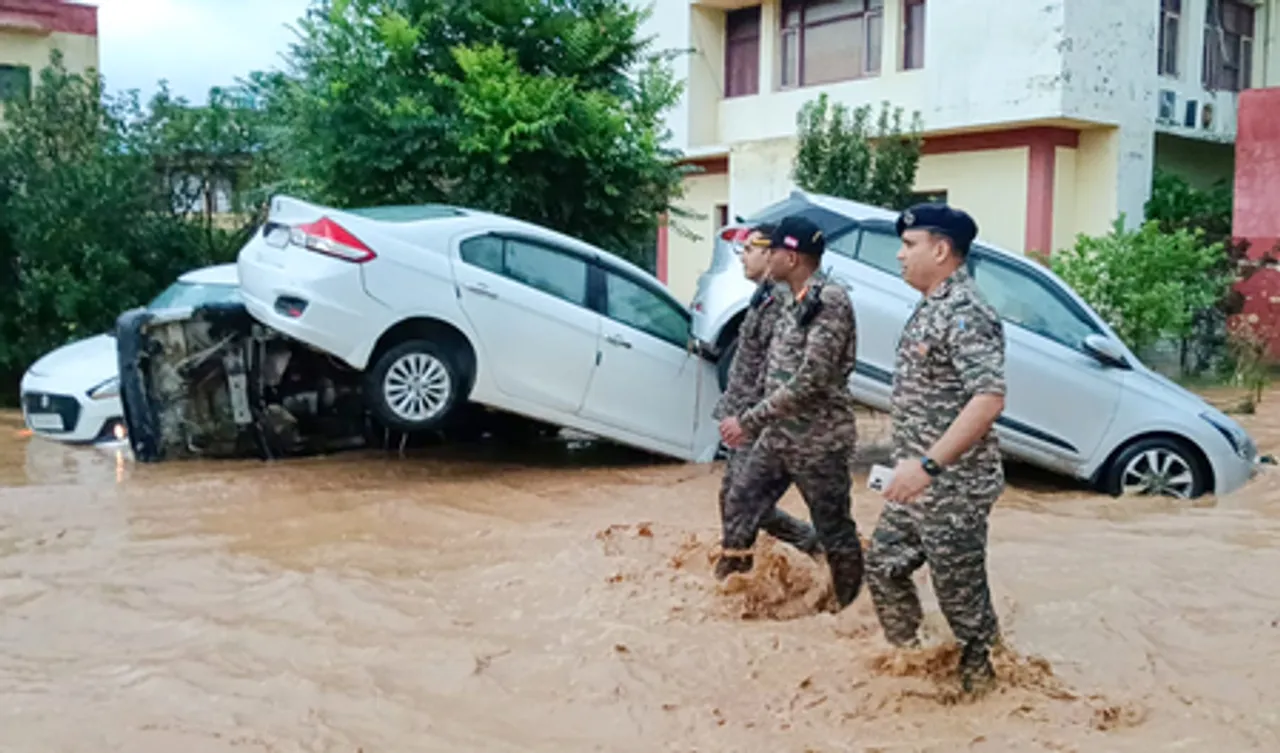 Jammu: CRPF Rescues People