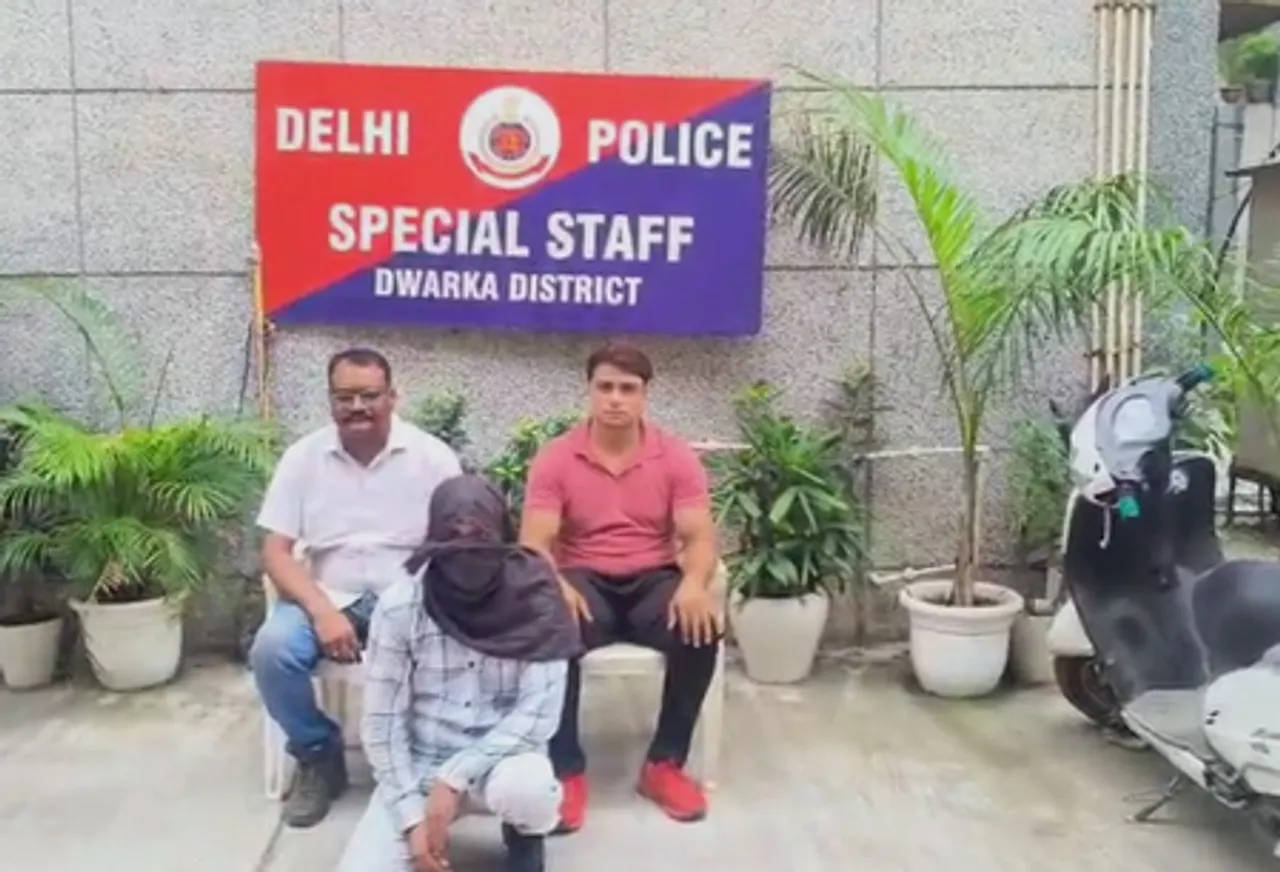 दिल्ली के द्वारका में स्पेशल स्टाफ की बड़ी कार्रवाई, 2100 क्वार्टर शराब बरामद, एक गिरफ्तार