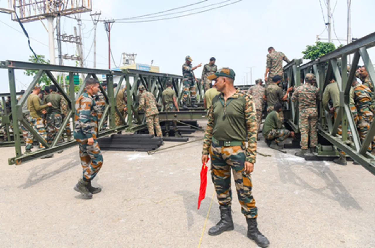 Jammu: Army constructs temporary bridge
