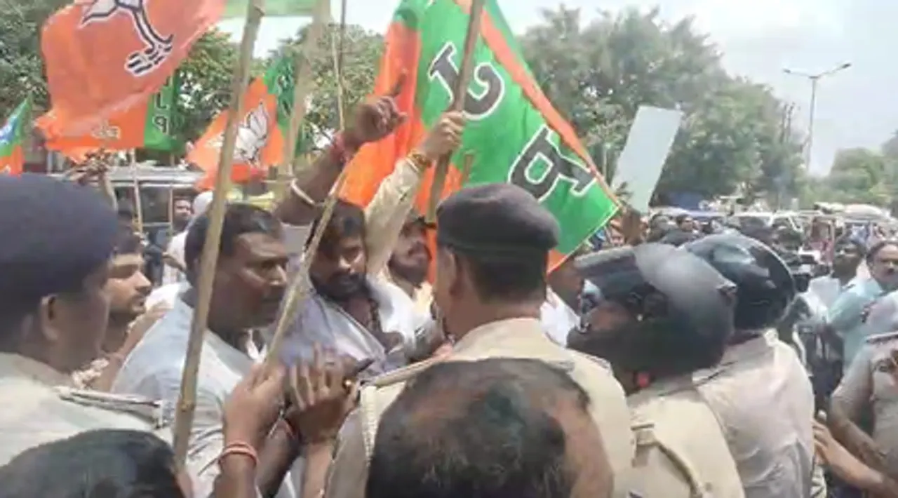 BJP-Cong workers clash in Patna over abusive remarks against PM Modi, his mother