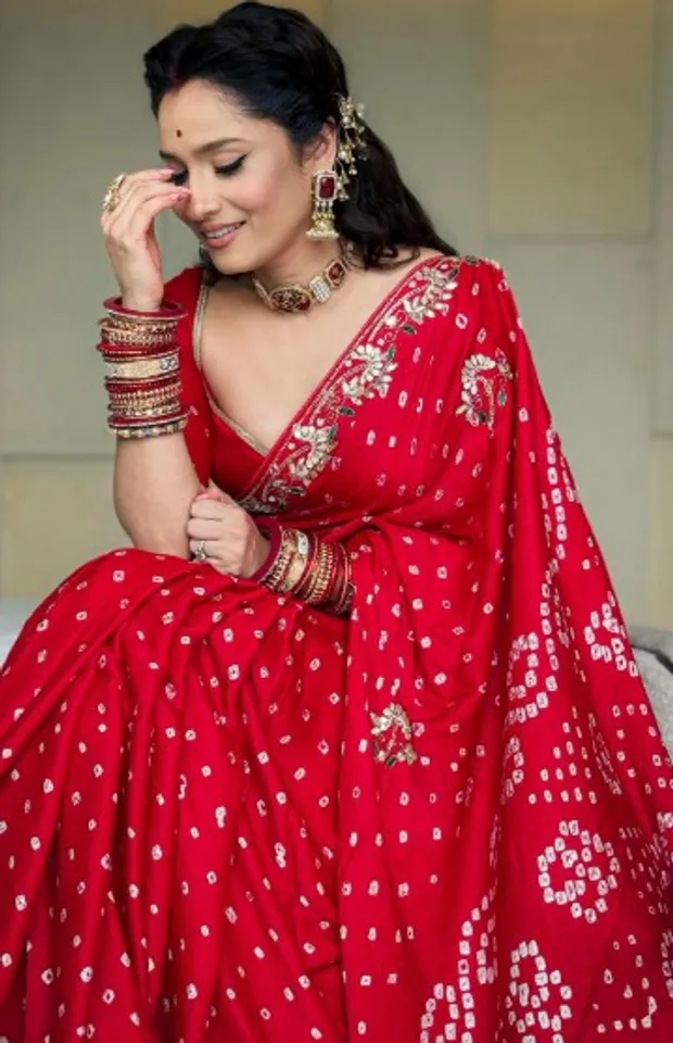 अंकिता लोखंडे ने शेयर किया अपना फेस्टिव लुक, बंधेज की लाल साड़ी में लग रही बेहद खूबसूरत