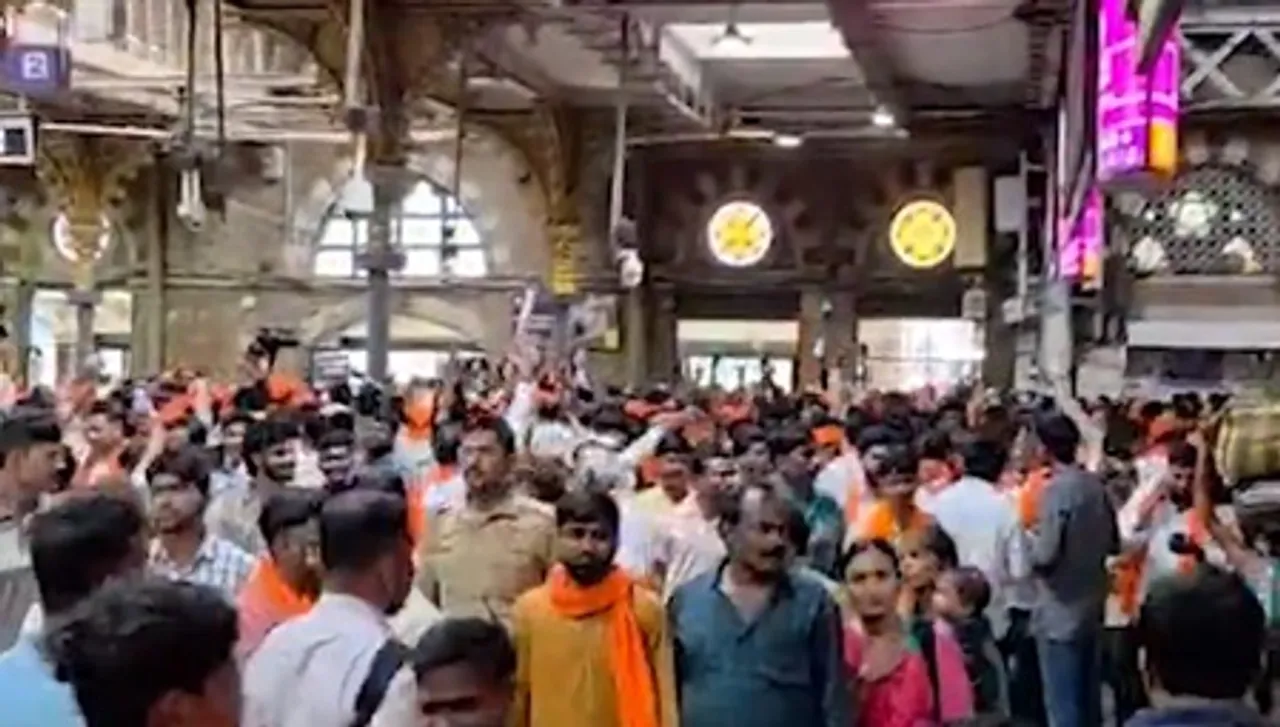 मुंबई : सीएसएमटी स्टेशन पर भारी भीड़, रेलवे ने यात्रियों की सुरक्षा के लिए बढ़ाई चौकसी