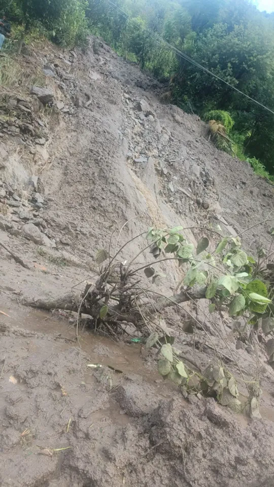 जम्मू के रामबन में बादल फटने से मची तबाही, अब तक 3 लोगों की मौत हुई, दो लापता