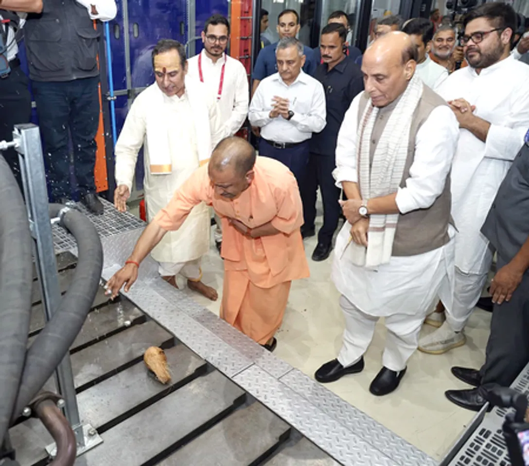 नोएडा में रक्षा मंत्री राजनाथ सिंह और सीएम योगी आदित्यनाथ ने ड्रोन मैन्युफैक्चरिंग यूनिट का किया लोकार्पण