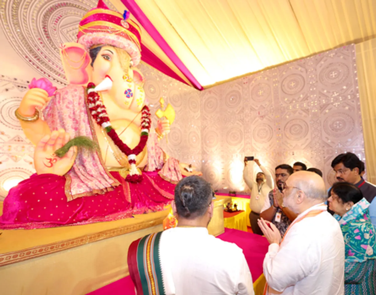 गुजरात: अमित शाह ने अहमदाबाद में 'वस्त्रापुर महा गणपति' महोत्सव में लिया हिस्सा