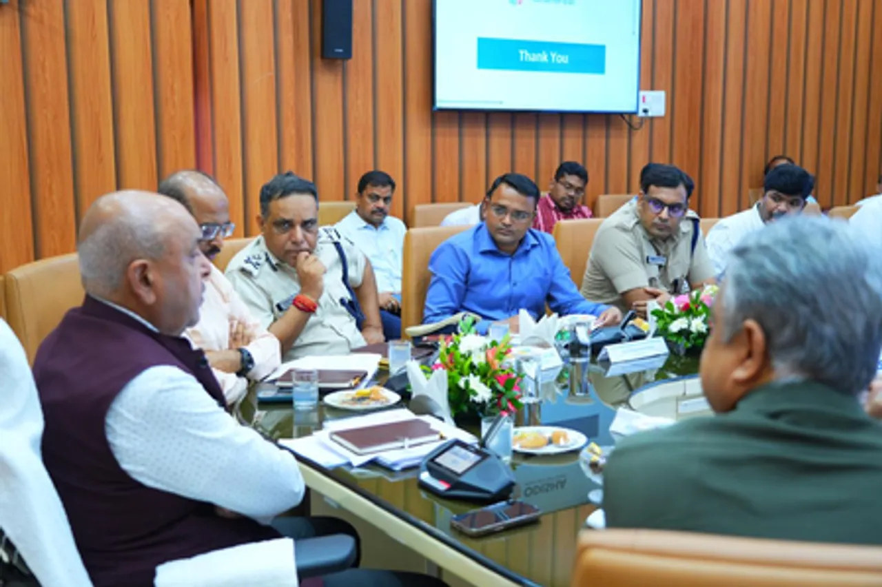 प्रधानमंत्री के सलाहकार ने संबलपुर में विकास परियोजनाओं की समीक्षा की, पर्यटन और बुनियादी ढांचे पर ध्यान केंद्रित किया