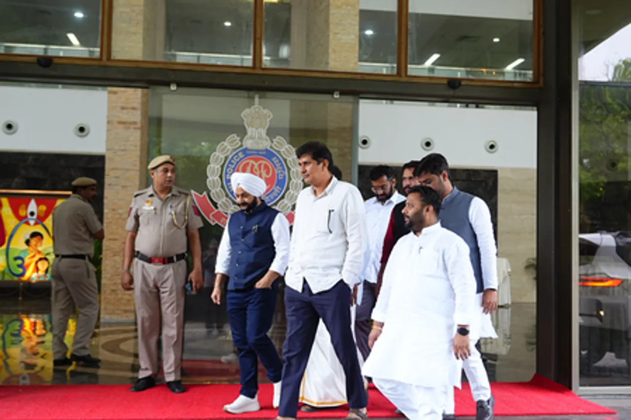 ‘आप’ विधायकों की पुलिस कमिश्नर से मुलाकात, लूट, छिनैती, हत्या और रंगदारी के मामलों को उठाया
