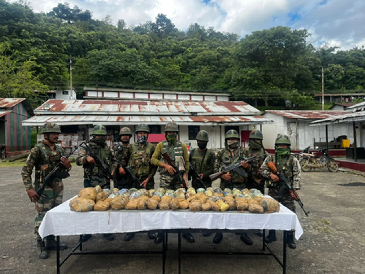 मणिपुरः हथियार-गोला बारूद के बाद करोड़ों रुपए की ड्रग्स बरामद, सीमापार से हो रहा है ऑपरेट