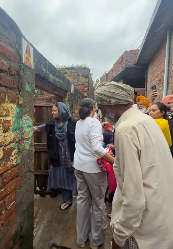 पंजाब में बाढ़ की तबाही में हिमांशी खुराना बनीं मदद का सहारा