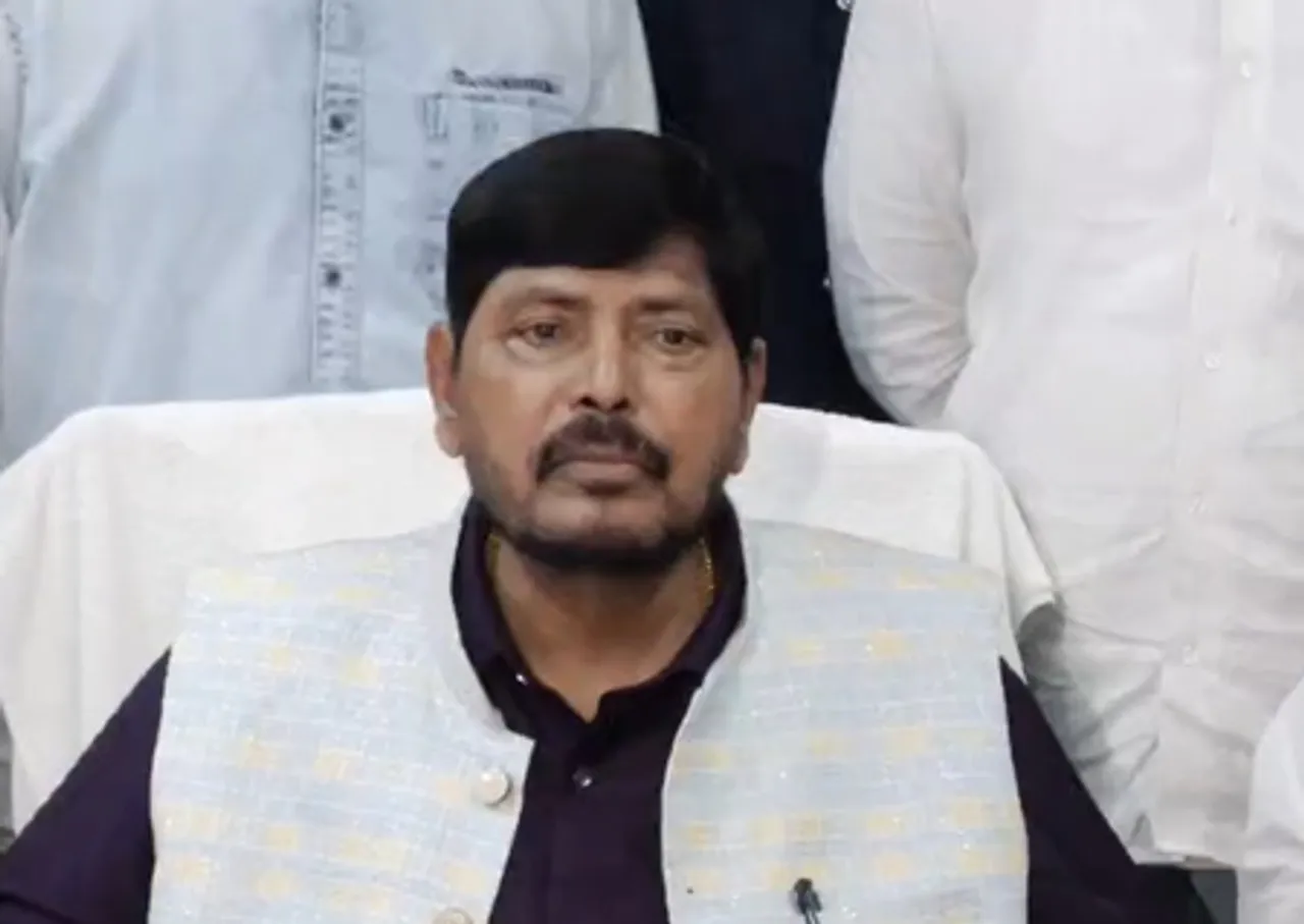 राहुल गांधी के पास हाइड्रोजन बम है, तो उन्हें पाकिस्तान भेजना चाहिए : रामदास आठवले