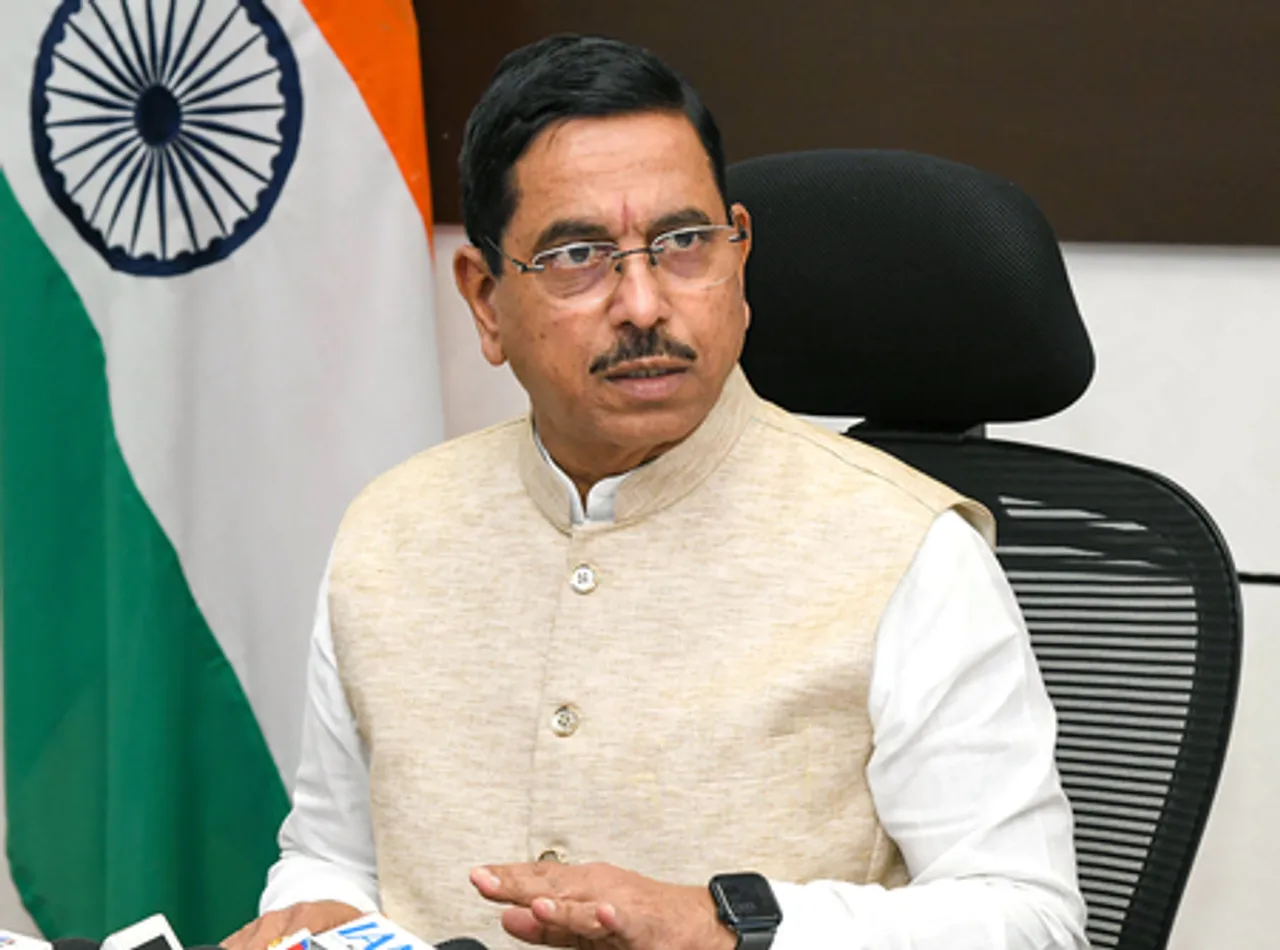 New Delhi: Pralhad Joshi Flags Off Onion Retail Vans