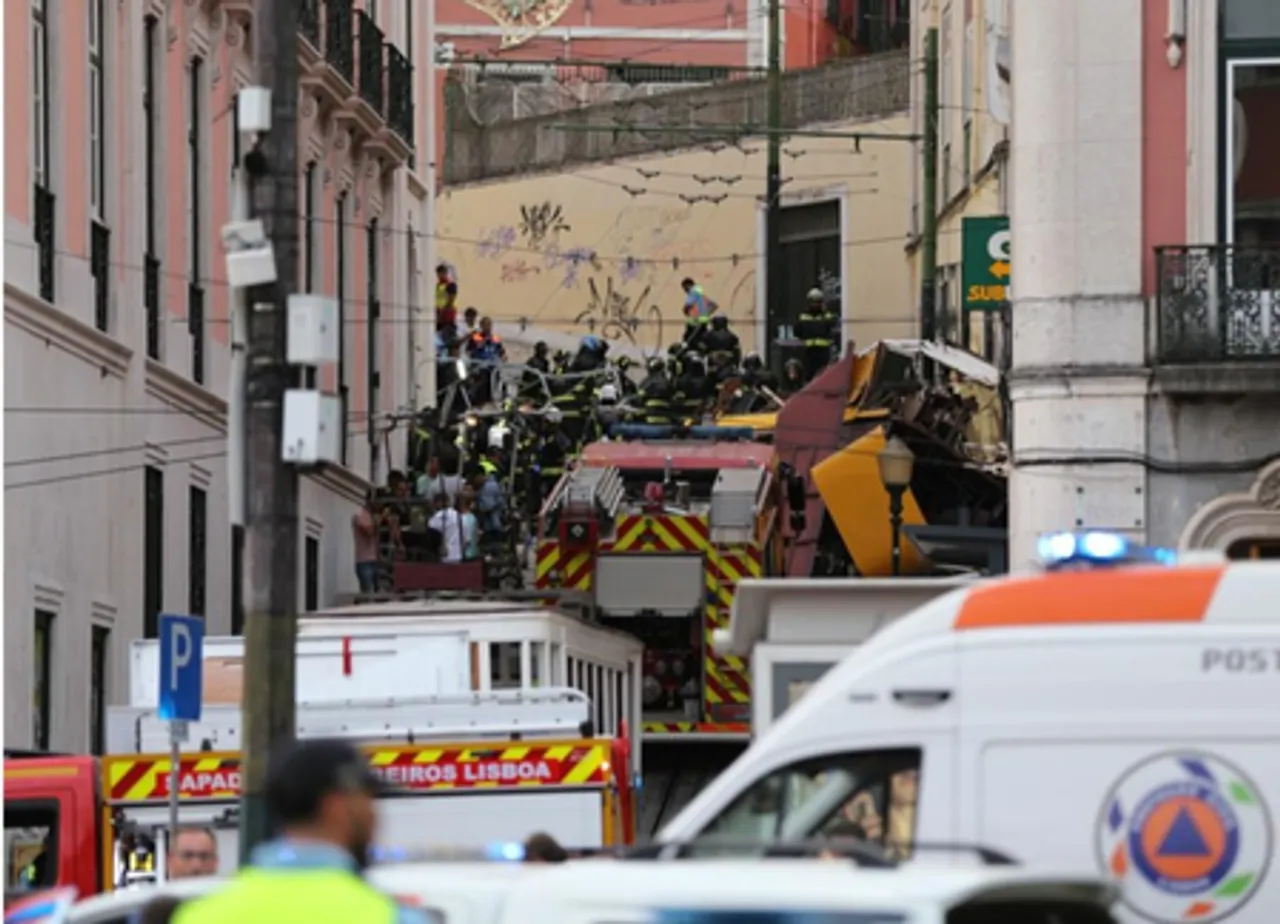 Lisbon's Gloria Funicular derails, leaving 15 dead, 18 injured (Photo: Xinhua)