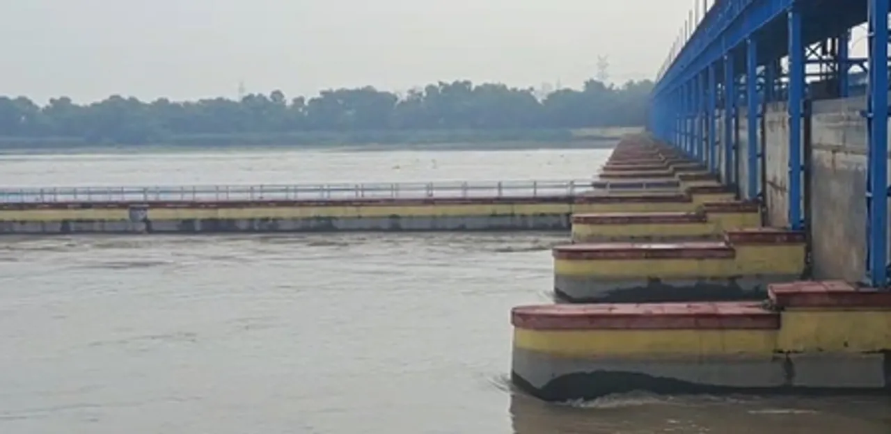 Yamuna floodwaters swamp Delhi, as river flows at 207.48 metres