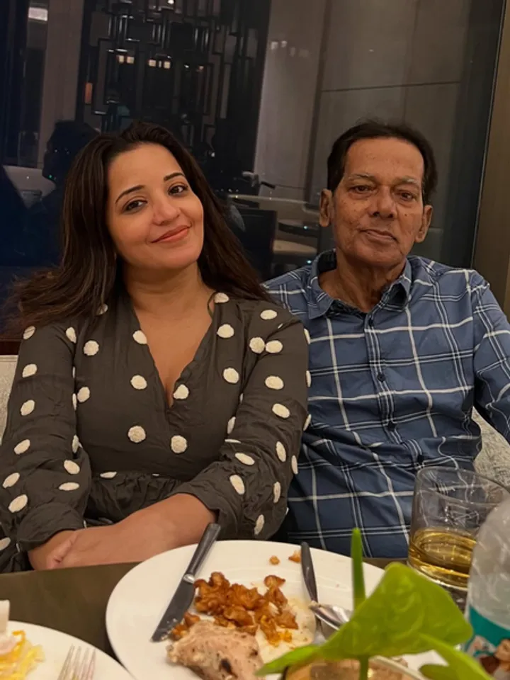 भोजपुरी अभिनेत्री मोनालिसा ने पिता को श्रद्धांजलि देते हुए सोशल मीडिया पर लिखा इमोशनल नोट