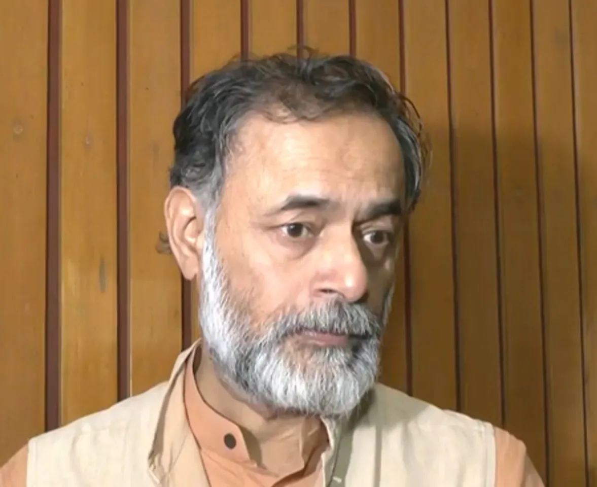 एसआईआर पर योगेंद्र यादव का तंज, बोले- सरकार लोगों के घरों में जाए और वोट दर्ज करे