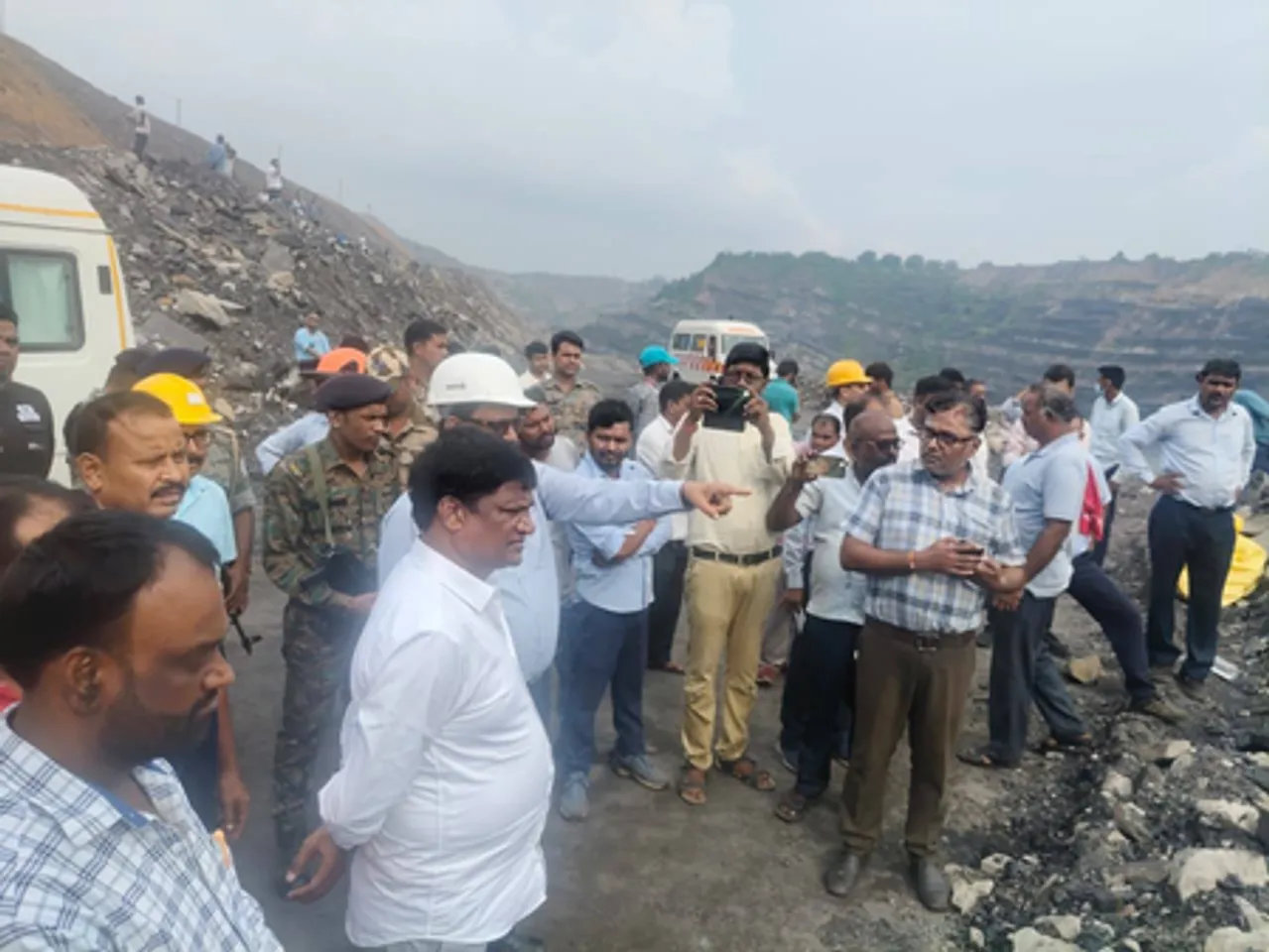 Six labourers feared trapped as van plunges 300 feet in Dhanbad coal mine, rescue op underway