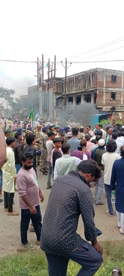 रांची : पिठौरिया में धार्मिक झंडा फेंकने से तनाव, सौहार्द के लिए स्थानीय लोग आगे आए
