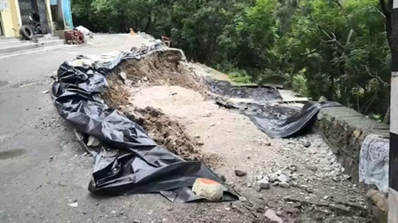 उत्तराखंड: चमोली में भूस्खलन से मकानों में दरार, अलर्ट मोड पर जिला प्रशासन