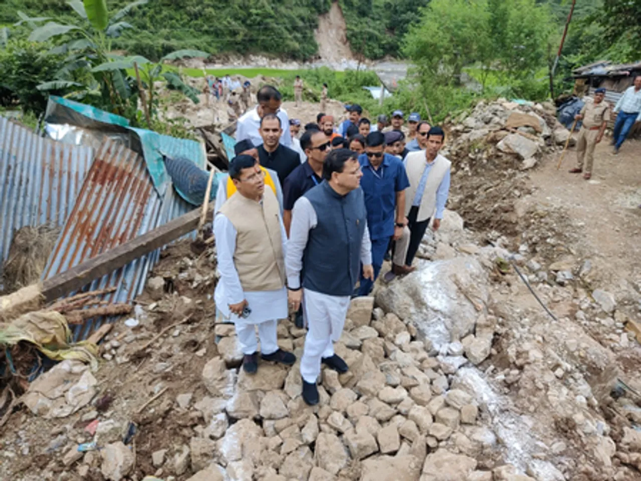 उत्तराखंड: सीएम धामी ने बागेश्वर में आपदा प्रभावितों का जाना हालचाल, बचाव कार्य के दिए निर्देश