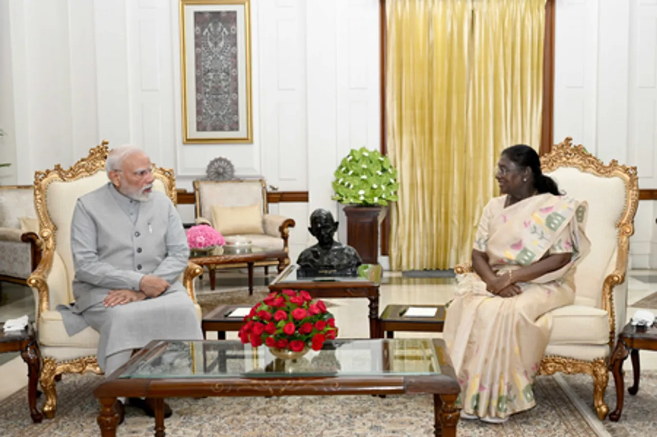 पीएम नरेंद्र मोदी ने राष्ट्रपति द्रौपदी मुर्मू से की मुलाकात