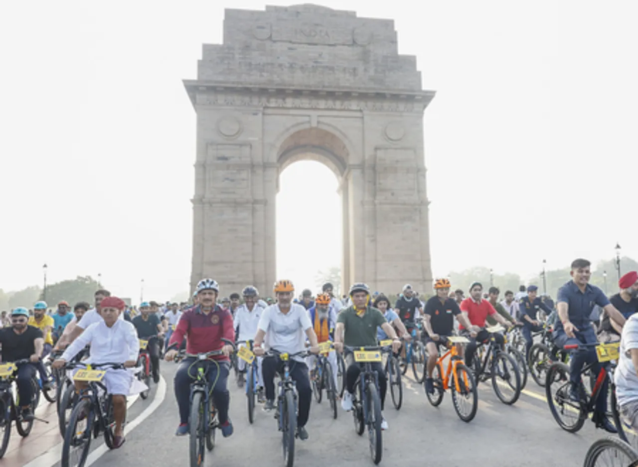 New Delhi: Mansukh Mandaviya Joins ‘Fit India Sundays on Cycle’