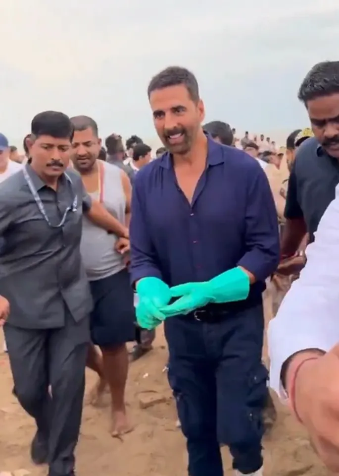 अक्षय कुमार ने जुहू बीच साफ कर लोगों को दी सीख, बोले, ‘सफाई सबकी ड्यूटी है’
