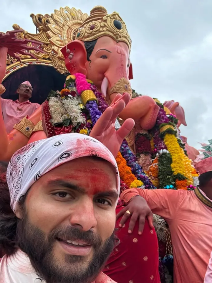 जान्हवी कपूर के कथित बॉयफ्रेंड शिखर पहाड़िया ने 'लालबागचा राजा' को दी विदाई