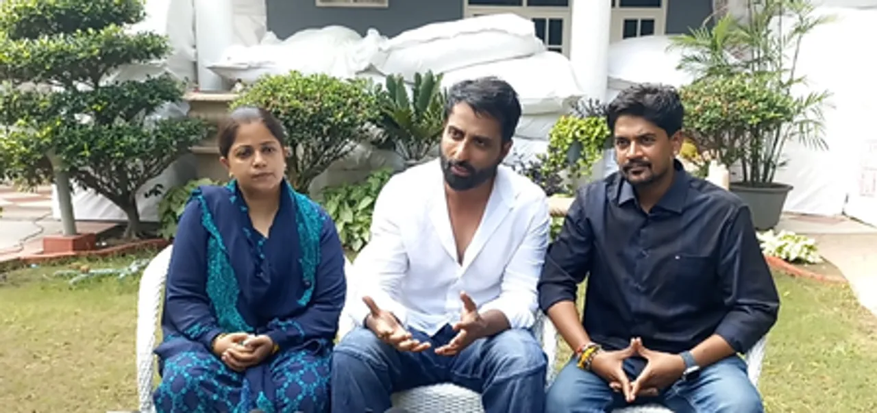 बहन मालविका के साथ बाढ़ पीड़ितों की मदद के लिए मोगा पहुंचे सोनू सूद, बोले- 'असली चुनौतियां अभी बाकी हैं'