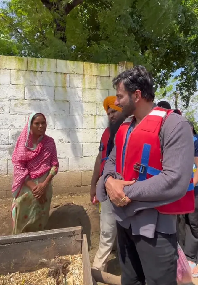 हौसला है तो जीत है! सोनू सूद ने शेयर की बाढ़ पीड़ित परिवार की कहानी, बिना मदद बनाए रखा घर को सुरक्षित